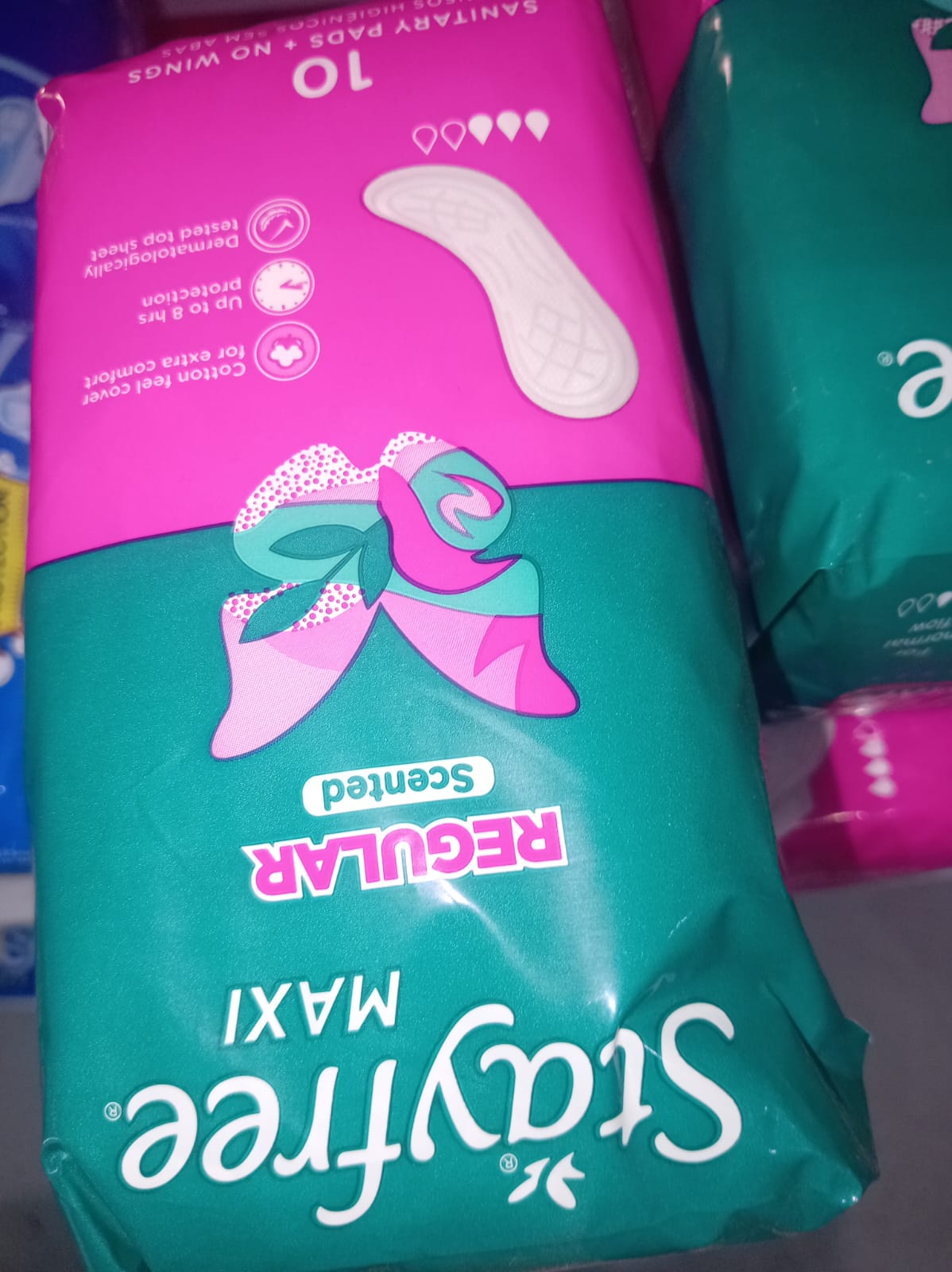 Stayfree Maxi Regular Scented Sanitary Pads (10 Pack, No Wings)